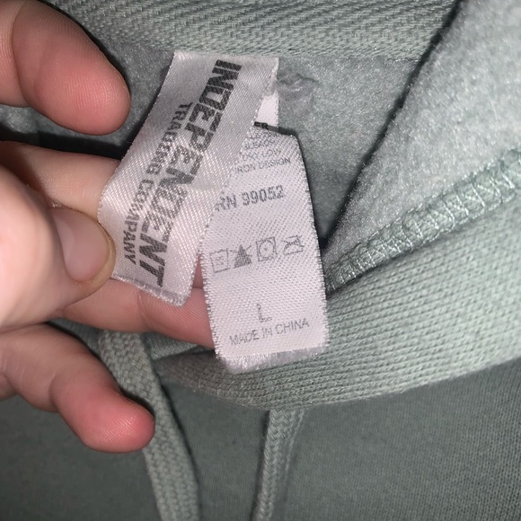 Independent Trading Company Women’s Perky Peach Crop Light Green Hoodie - Large - Picture 6 of 8